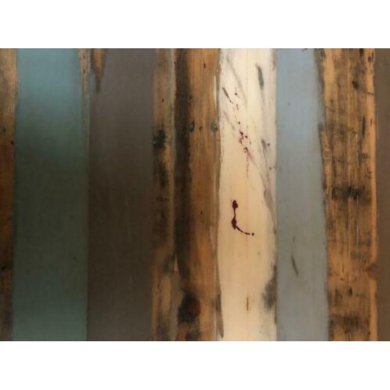 Design eettafel gemaakt van epoxy sloophout