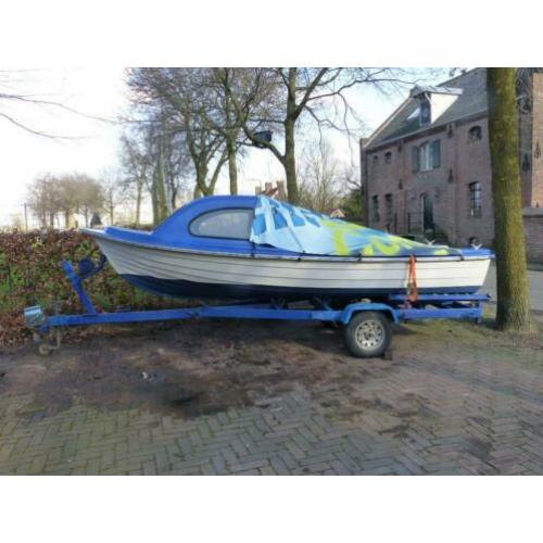 Polyesterboot met trailer