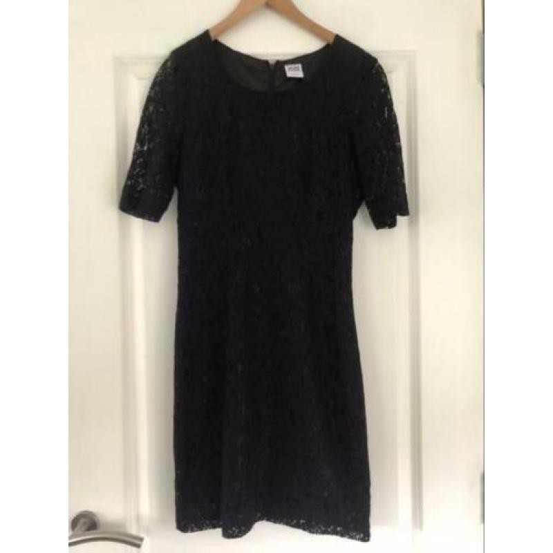Vero Moda zwarte jurk met kanten detail.