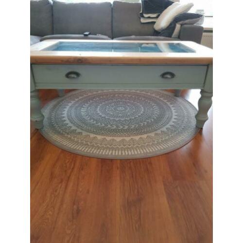 vintage salontafel met glasplaat en lade . .