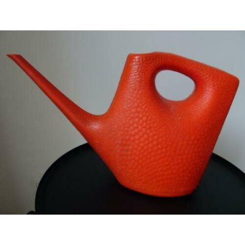 Vintage oranje gieter