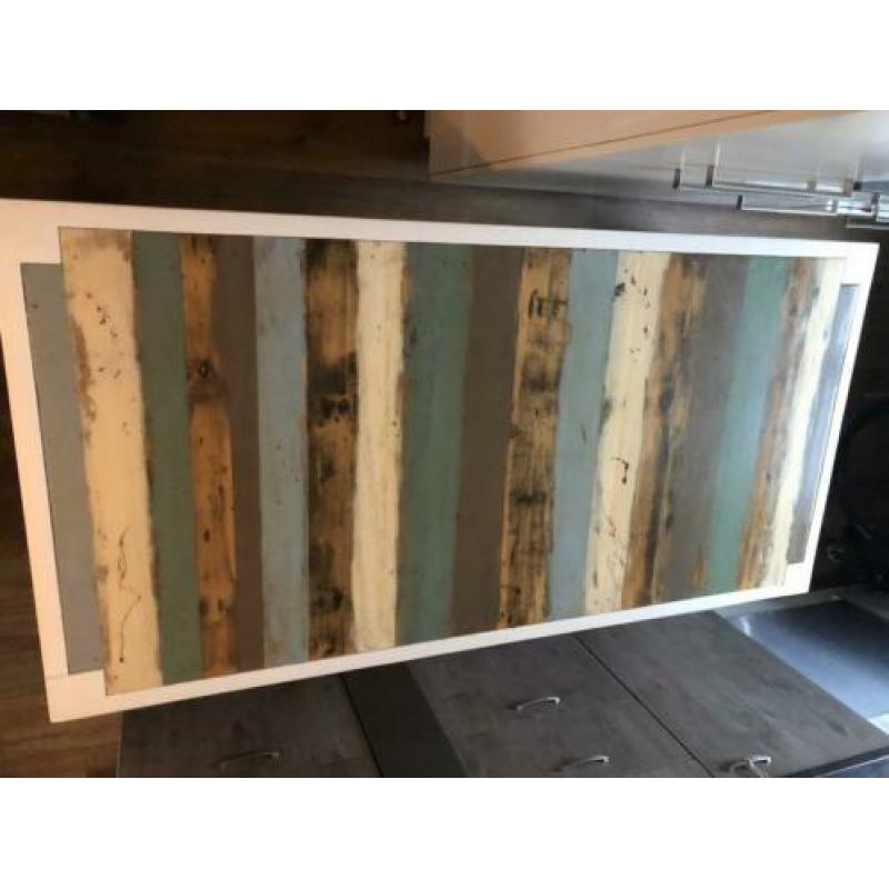 Design eettafel gemaakt van epoxy sloophout
