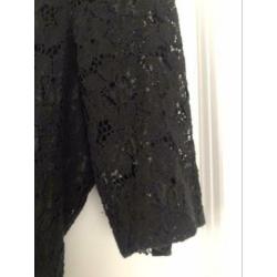 Vero Moda zwarte jurk met kanten detail.
