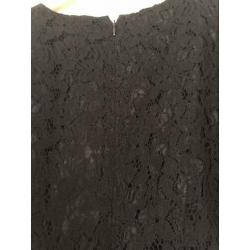 Vero Moda zwarte jurk met kanten detail.