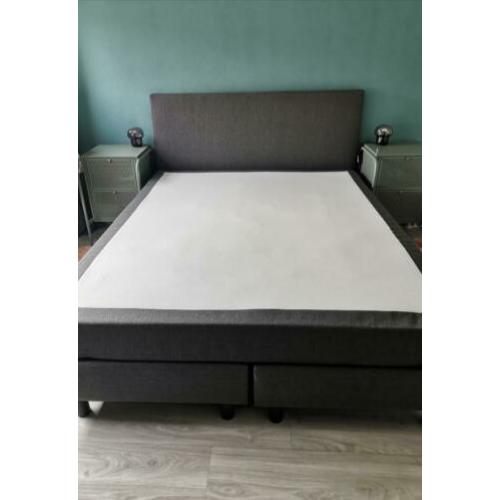 Te koop 2 persoons boxspring met topper