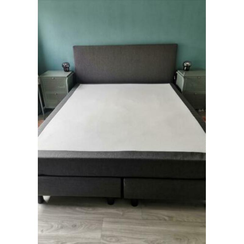 Te koop 2 persoons boxspring met topper