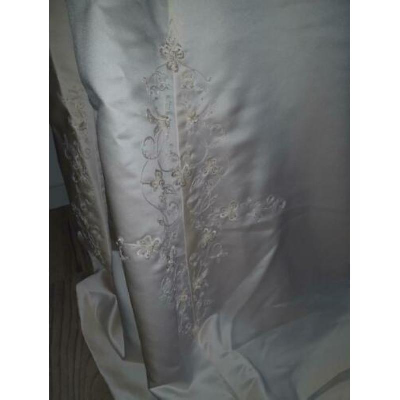 Mooie strapless trouwjurk maat 40/42 incl onderrok.