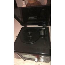 Vintage looking Pick-up platenspeler en radio Steepletone