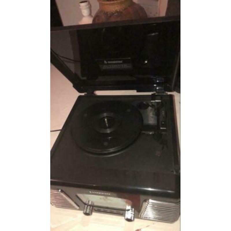 Vintage looking Pick-up platenspeler en radio Steepletone
