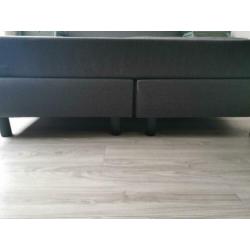 Te koop 2 persoons boxspring met topper