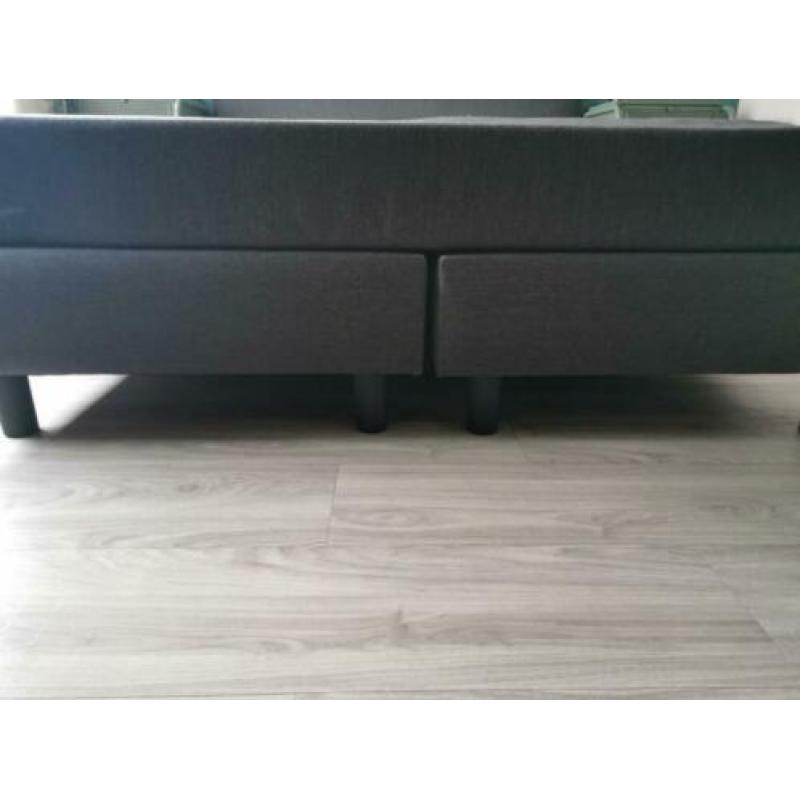 Te koop 2 persoons boxspring met topper