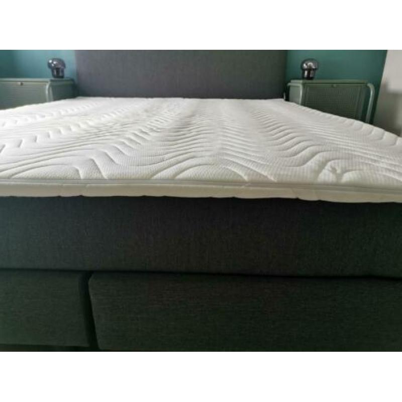 Te koop 2 persoons boxspring met topper