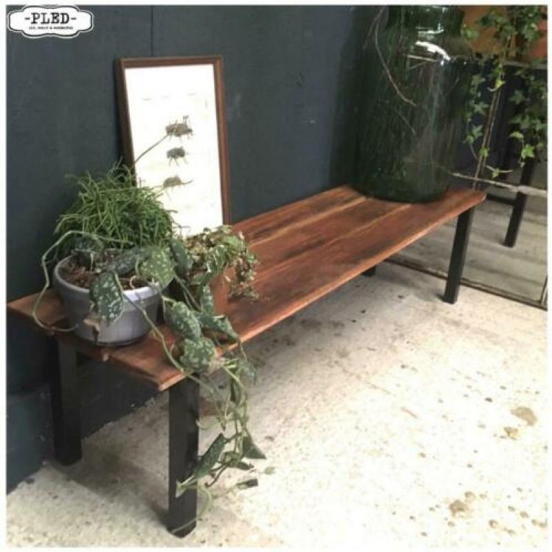 Oud bankje uit peuterschool Bijzettafel Kinderbankje