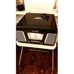 Vintage looking Pick-up platenspeler en radio Steepletone