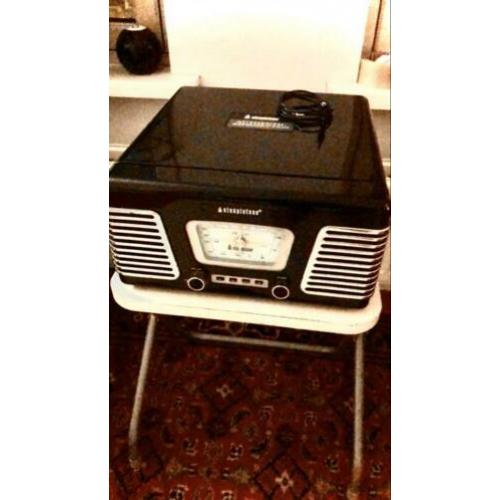 Vintage looking Pick-up platenspeler en radio Steepletone