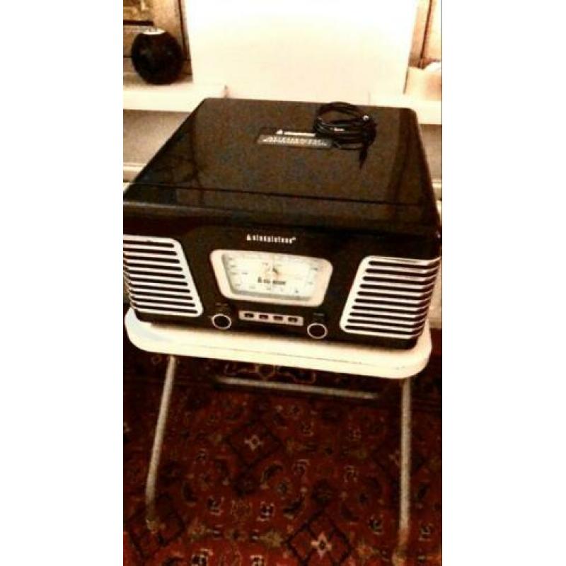 Vintage looking Pick-up platenspeler en radio Steepletone