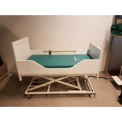 Kinder verpleegbed / hoog laag bed