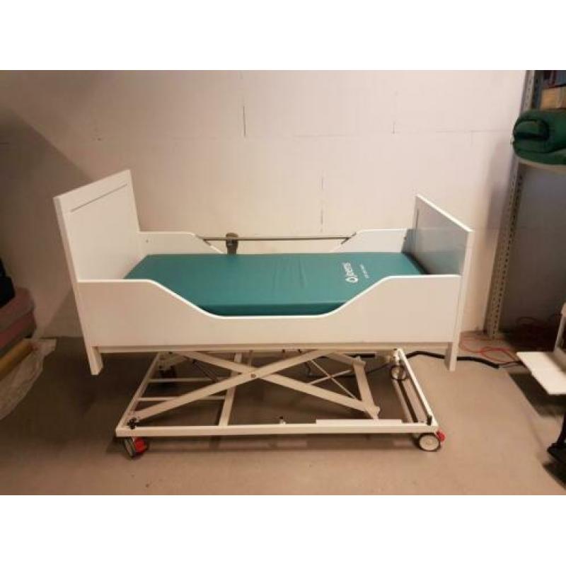 Kinder verpleegbed / hoog laag bed