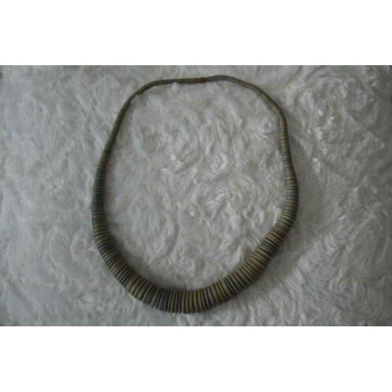 * Legergroene houten schijfjes retro jaren '80 ketting *