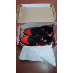 Nike schoenen rood met zwart Maat 44