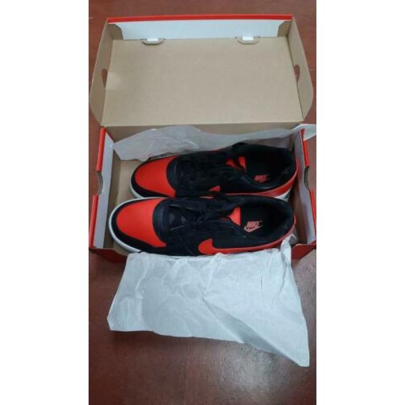 Nike schoenen rood met zwart Maat 44