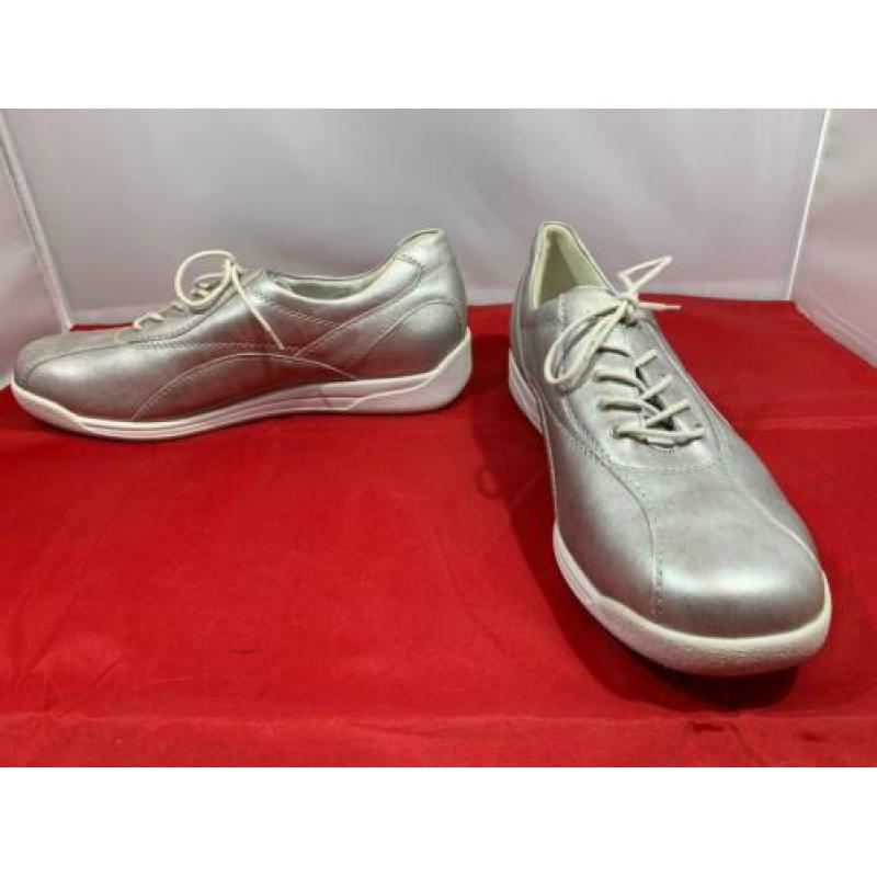 Sportieve zilverkleurig veterschoen van Waldlaufer mt 42,5