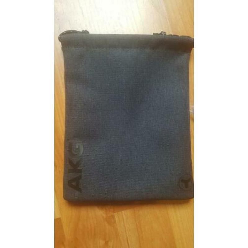 AKG Y500 koptelefoon blauw