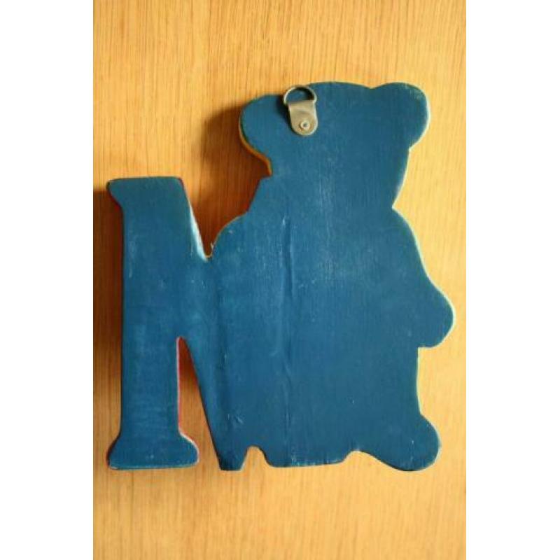 leuke houten kapstokjes, letter M en F met beer