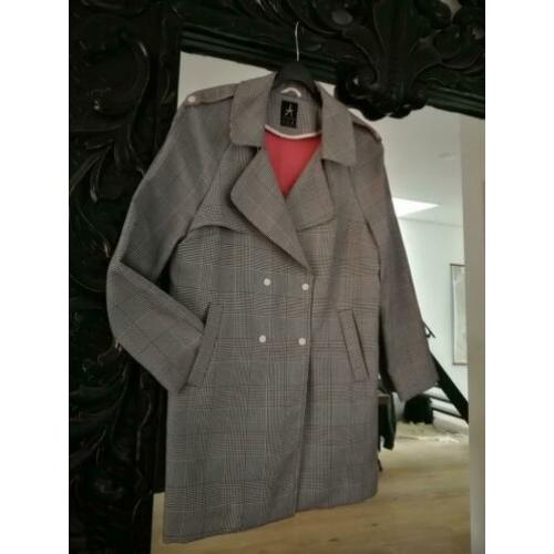 ?? In nieuwstaat, geruite trenchcoat ??