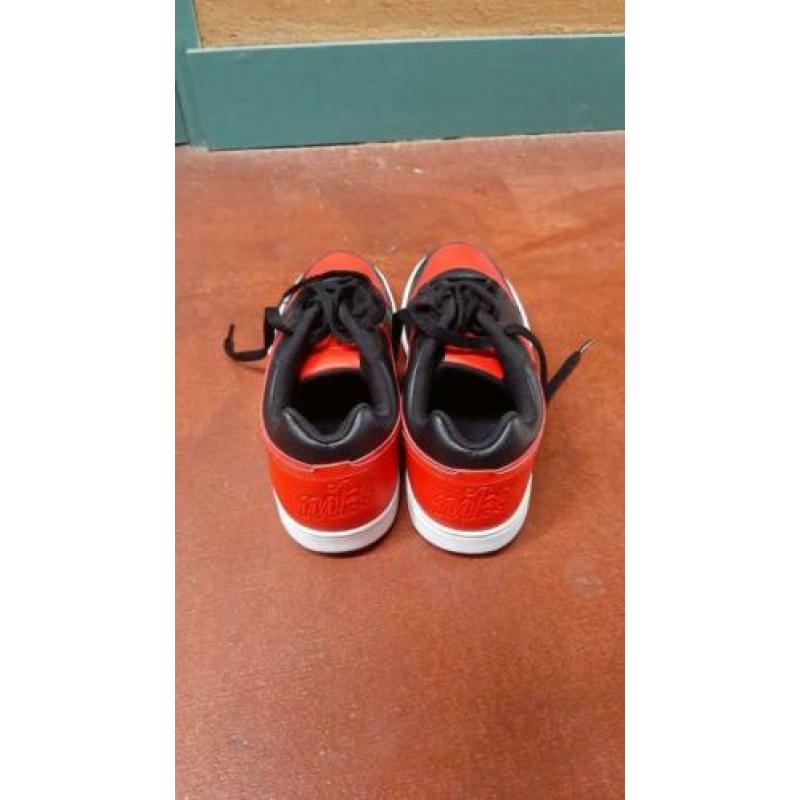 Nike schoenen rood met zwart Maat 44