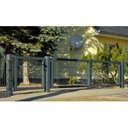 Dubbele poort van Hekwerk & Partners