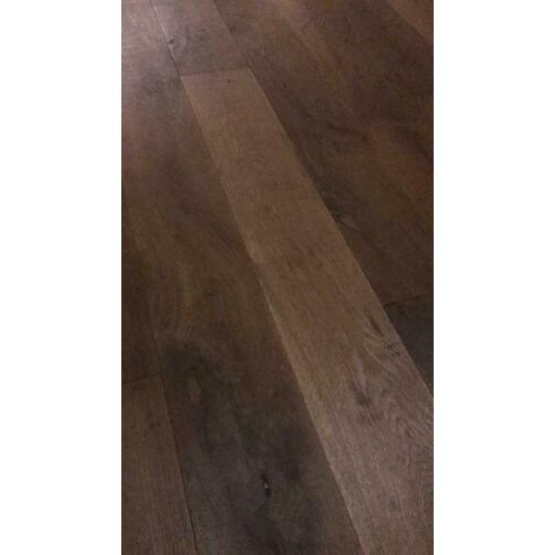 Eiken lamelparket circa 140m2.