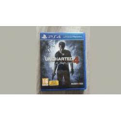 PlayStation 4 met 2 controllers en 4 spellen