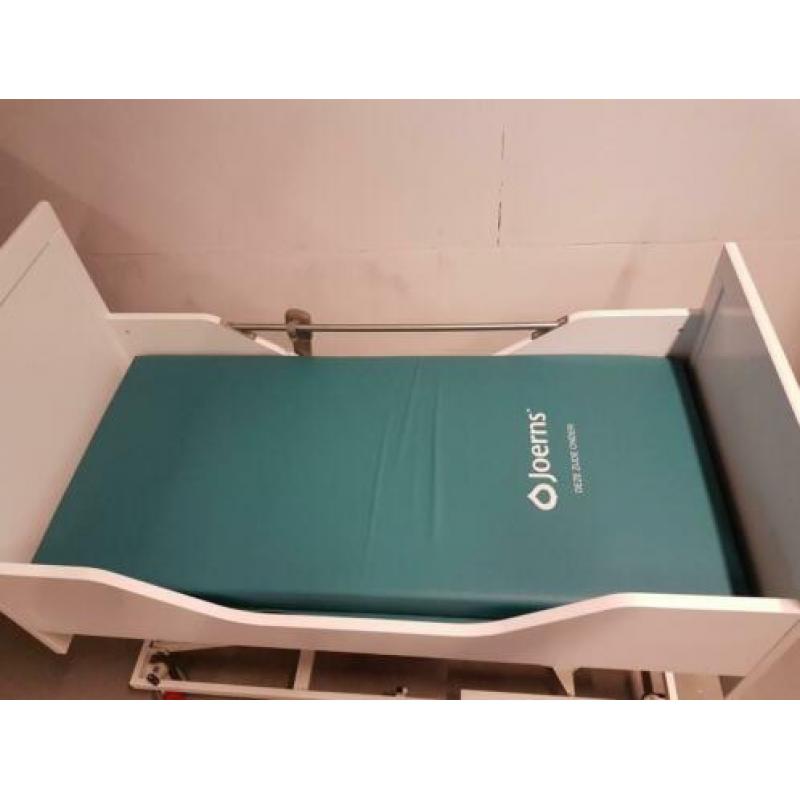 Kinder verpleegbed / hoog laag bed