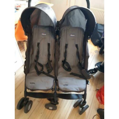 Paraplubuggy voor tweeling van het merk Chicco (echo).