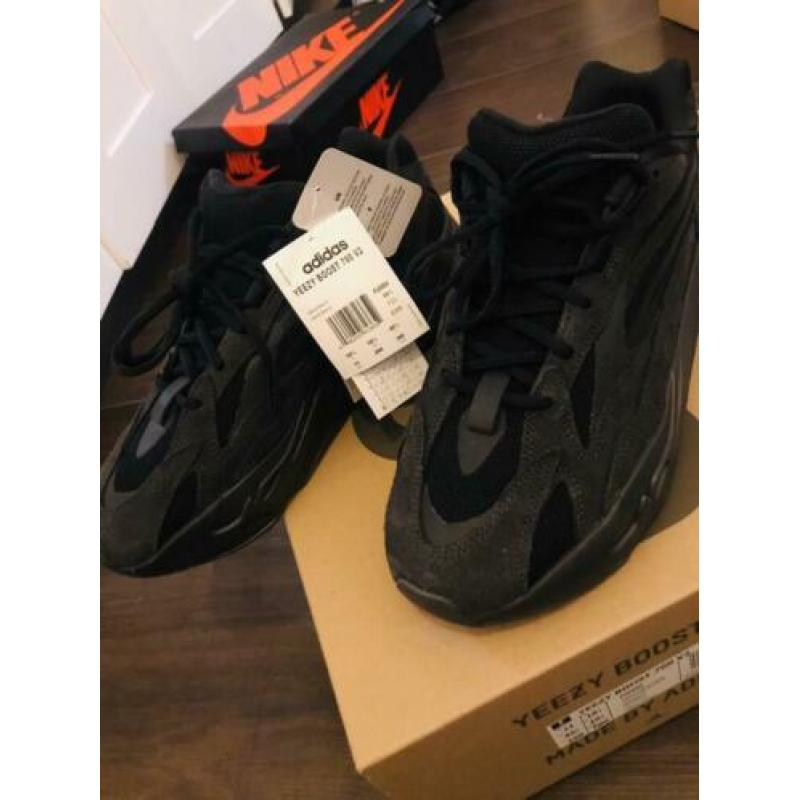 Adidas Yeezy Boots 700 Vanta maat 45