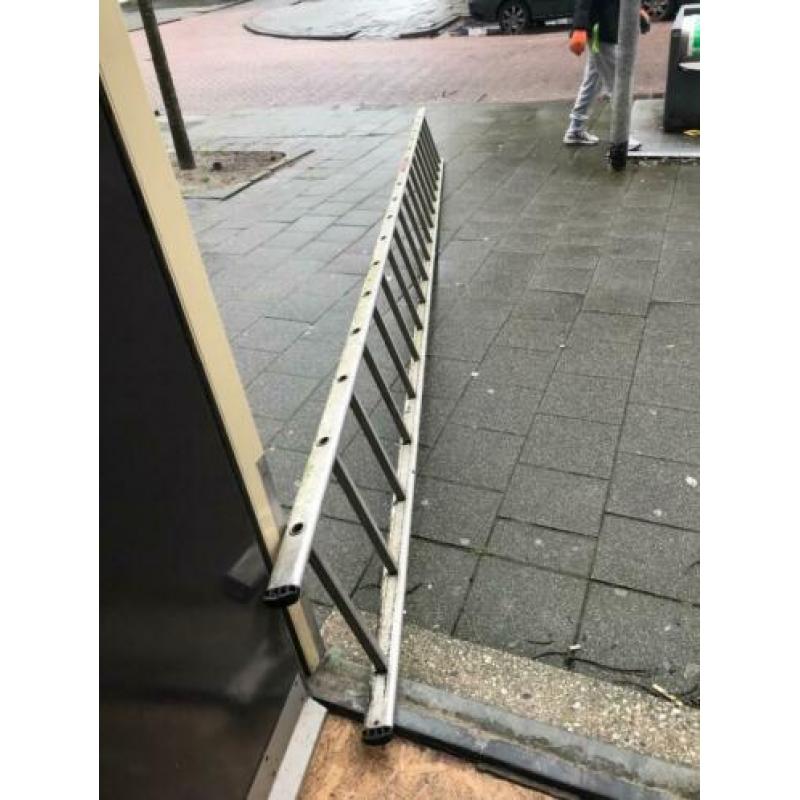 Ladder 5.50 meter € 60