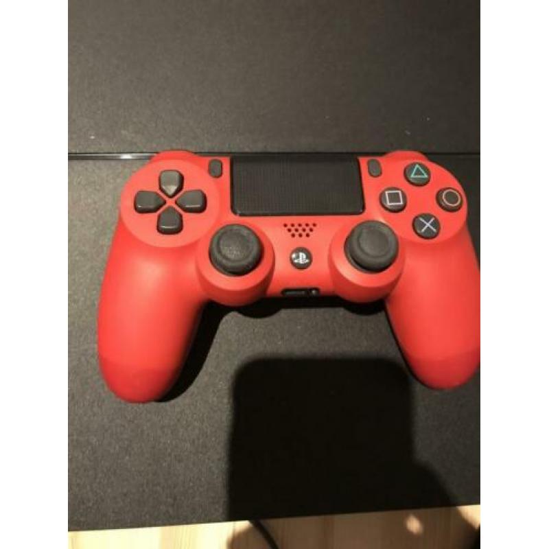 PlayStation 4 met 2 controllers en 4 spellen