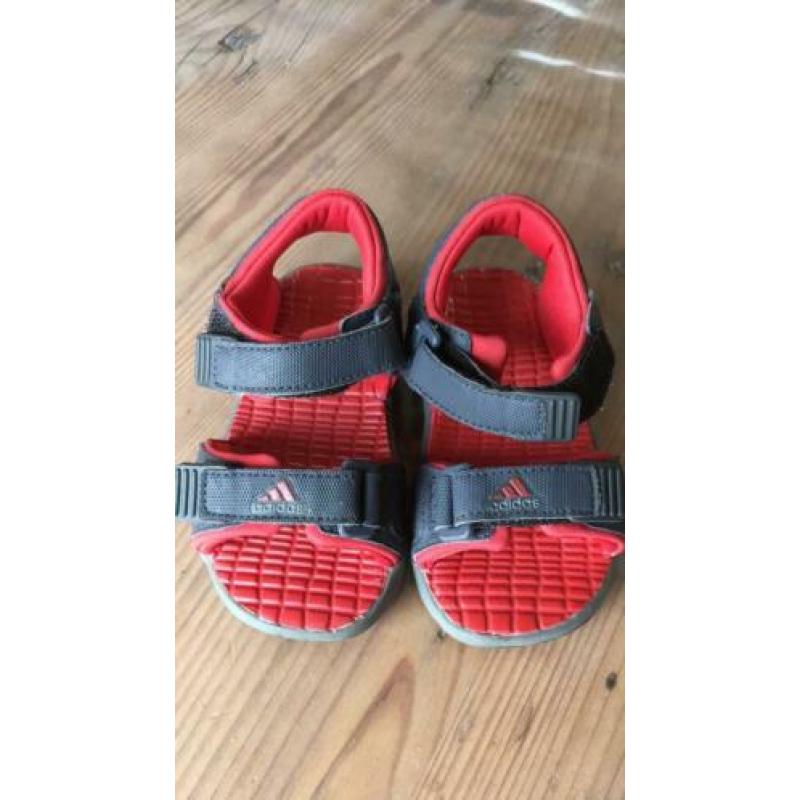 Adidas slippers maat 25