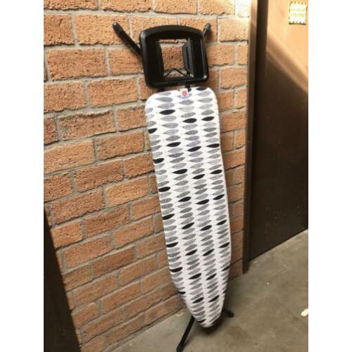 Brabantia strijkplank met strijkijzerhouder