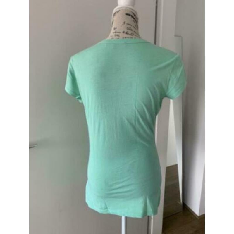 Leuk Shirt MET maat L met V-hals lichtgroen