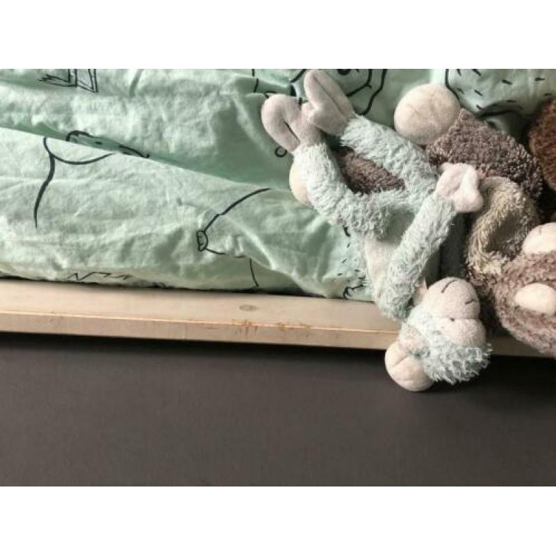 Stevig, whitewash peuterbed
