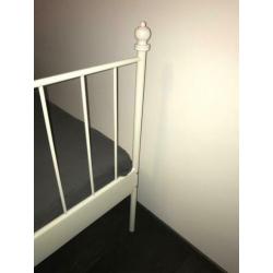 Twijfelaar bed met sierframe (ikea)