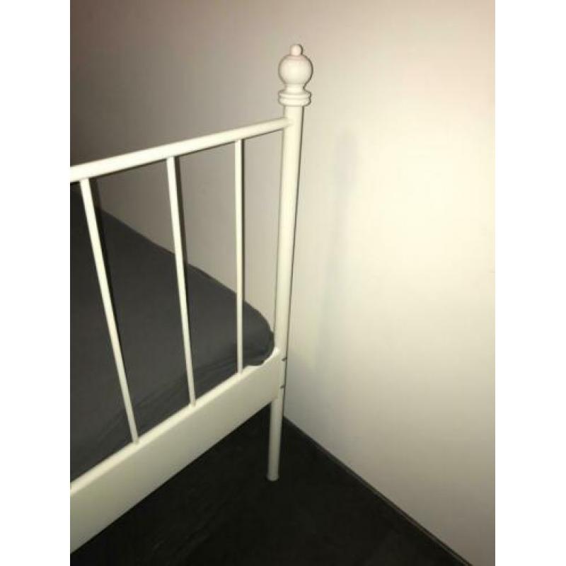 Twijfelaar bed met sierframe (ikea)