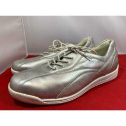 Sportieve zilverkleurig veterschoen van Waldlaufer mt 42,5