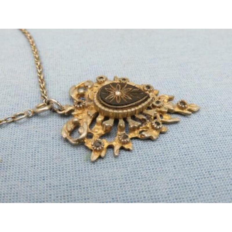 Antieke hanger met inleg aan ketting – ca. 1900