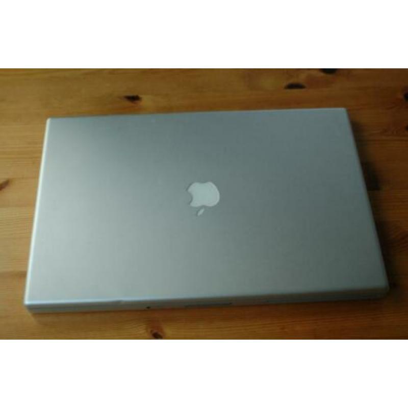 Apple Macbook pro 17" A1229