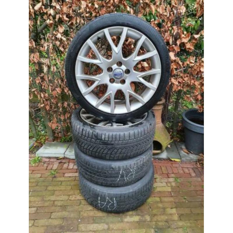 winterbanden volvo v50, v60, 18inch met lichtmetalen velgen.
