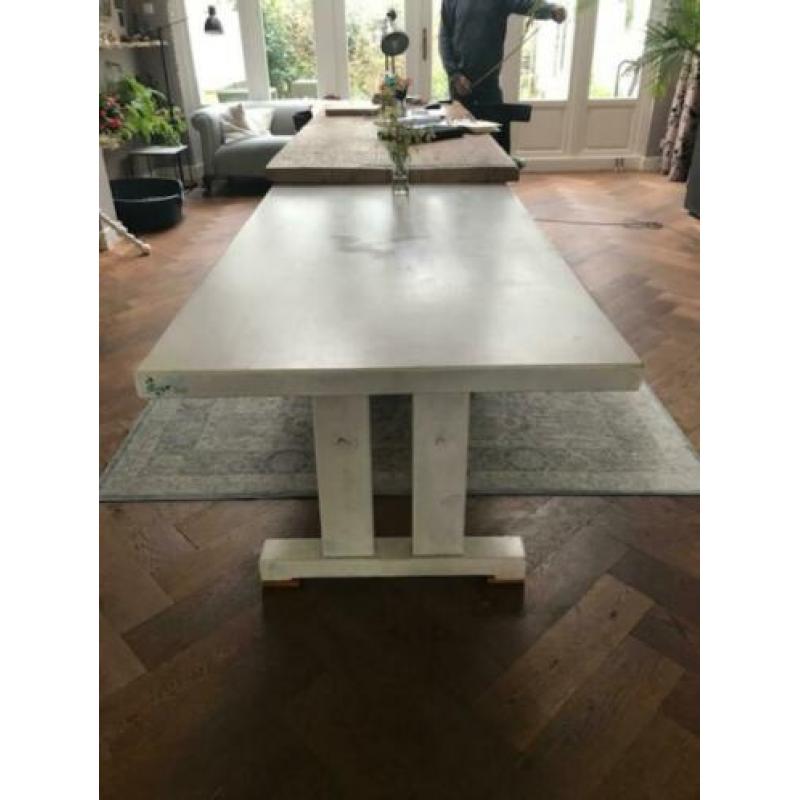 Stevige houten eettafel