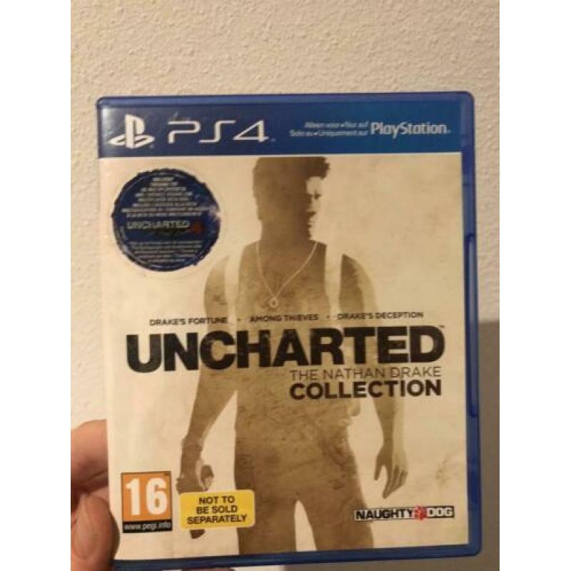 PlayStation 4 met 2 controllers en 4 spellen